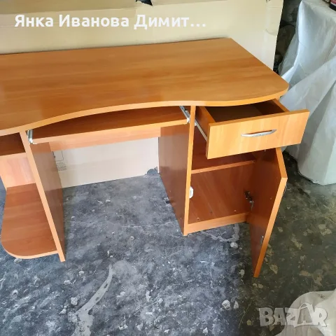 Ученическо бюро с място за компютър. Запазено, почти чисто ново. , снимка 3 - Мебели за детската стая - 55334572