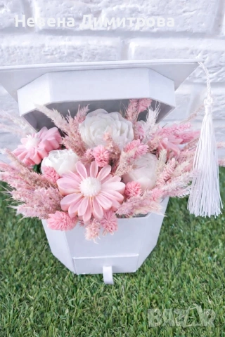 Букет от соеви свещи в кутия академична шапка/ бал