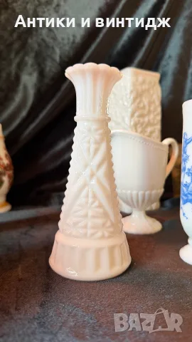 Лот ретро предмети от млечно стъкло (Milk Glass) – Avon, Западна Германия, снимка 6 - Други ценни предмети - 55466799