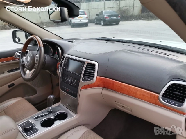 Jeep Grand Cherokee Overland, снимка 4 - Автомобили и джипове - 54682626