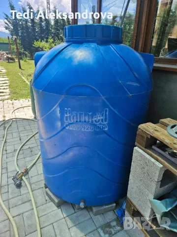 Продавам бидон 1000 л син