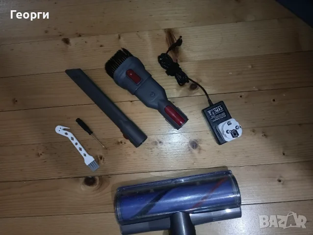 Отлична прахосмукачка Dyson V10 с добра оригинална батерия и аксесоари, снимка 4 - Прахосмукачки - 55414243