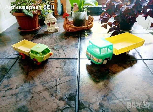 ДВЕ СТАРИ БЪЛГАРСКИ КАМИОНЧЕТА ОТ ВРЕМЕТО НА НРБ 💯, снимка 2 - Антикварни и старинни предмети - 55434568