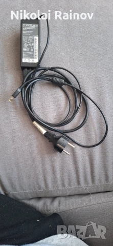 Продавам зарядно за лаптоп LENOVO 65W 20V 3,25A