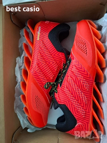 Продавам нови оригинални мъжки маратонки Адидас.