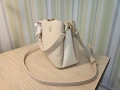 Нова дамска кожена чанта PUAFELI LY94 beige бежово кремаво еко кожа златна раница дръжки презрамки, снимка 12