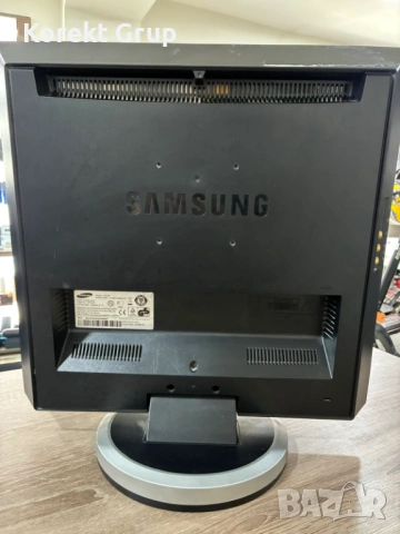 PC монитор Samsung, снимка 2 - Монитори - 54130770