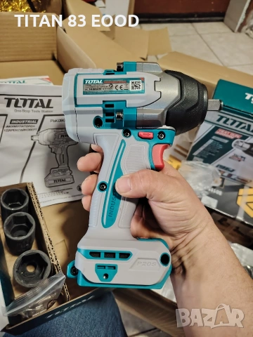 Акумулаторен ударен безчетков гайковерт TOTAL INDUSTRIAL, 1/2", 20 V, 850 Nm, без батерия, снимка 5 - Други инструменти - 54425073