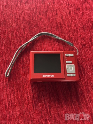 червен цифров фотоапарат Olympus T-100, снимка 2 - Фотоапарати - 55391702