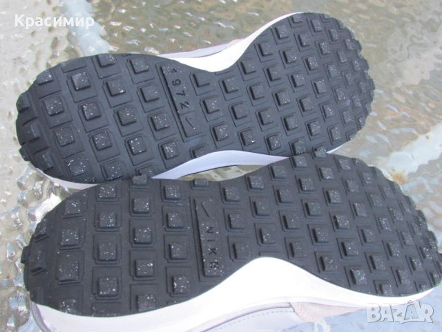 Дамски маратонки Nike Waffle Debut, снимка 13 - Маратонки - 54397097