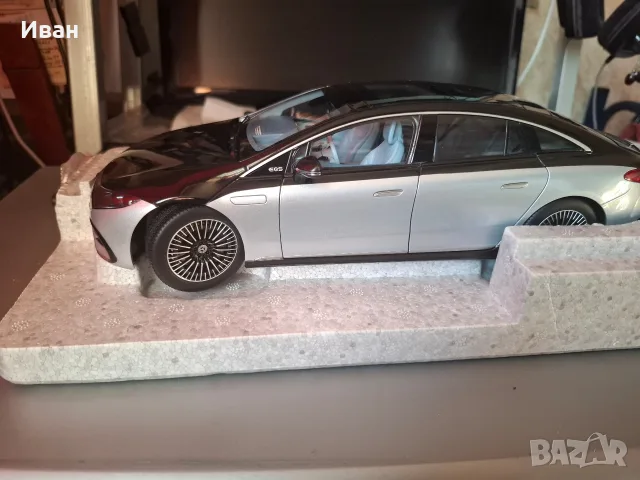 Продавам колекционерски модел Mercedes EQS 1:18