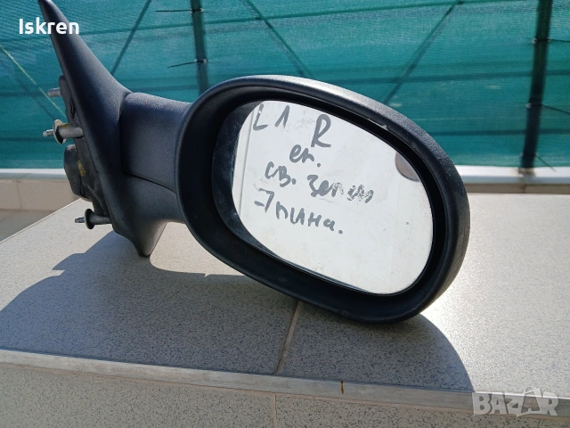 Продавам дясно външно огледало за Рено Лагуна 