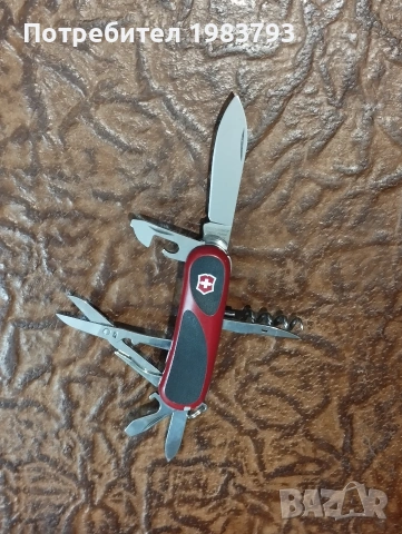 Красив модел Victorinox Evo Grip.Чисто нов!