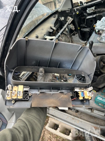 Пласмаса около километраж с бутони Мицубиши Спейс Рънър 1998г, снимка 2 - Части - 54059777