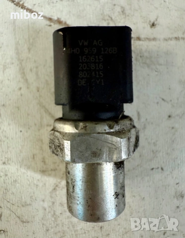 Датчик налягане климатик Skoda Octavia 3, снимка 2 - Части - 55289586