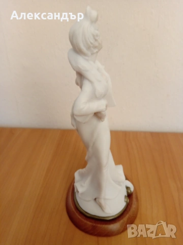 Италианска фигура CAPODIMONTE, снимка 5 - Статуетки - 53965012