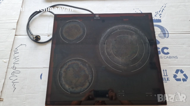 Стъклокерамичен плот котлони за вграждане Electrolux EHF6232FOK с три зони за готвене