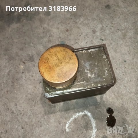 метални кутии от немски автомобил  побират по 1 литър. , снимка 3 - Аксесоари и консумативи - 54486586