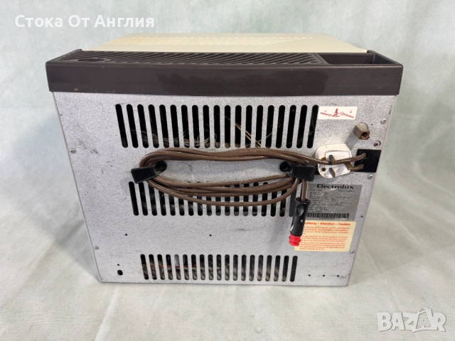 Хладилник / ракла / ток- Electrolux 12V-220V / ГАЗ / 33L, снимка 7 - Хладилници - 54625450