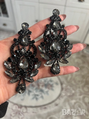 Красиви висящи обеци с кристали
