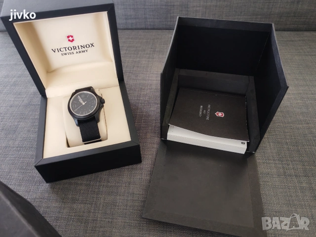 Часовник Victorinox. Нов! , снимка 3 - Мъжки - 55232330