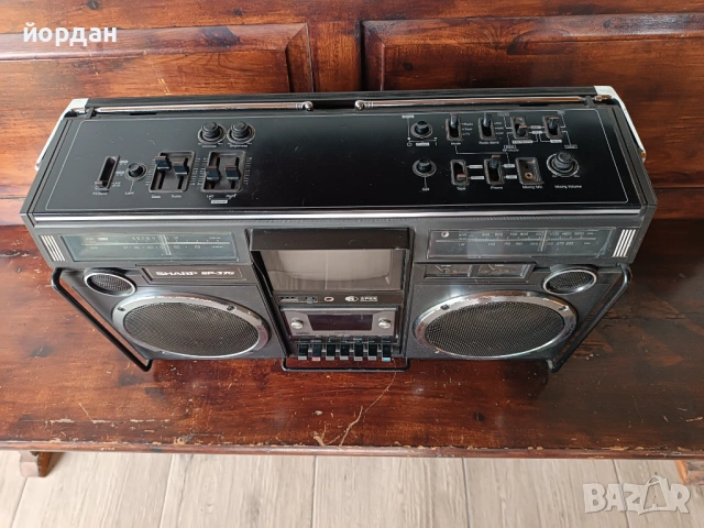 Касетофон Sharp, снимка 2 - Радиокасетофони, транзистори - 54319647