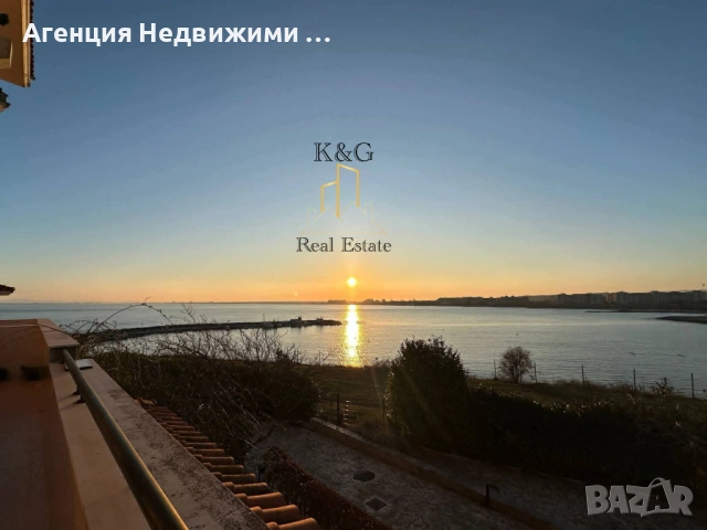 Тристаен апартамент на първа линия с гледка море в гр. Ахелой 