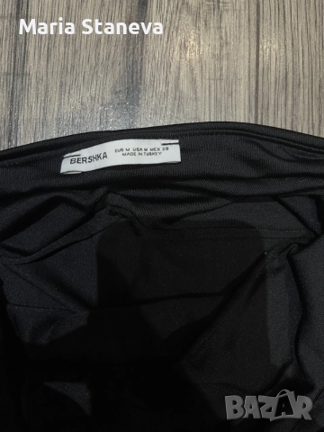 Дълга черна рокля с цепка отстрани, Bershka, M размер , снимка 2 - Рокли - 55644842