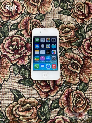 Продавам iPhone 4