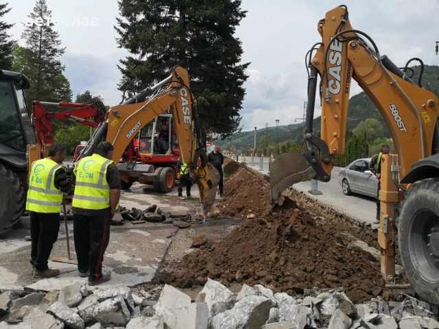 Услуги с Багер, снимка 3 - Кърти, чисти, извозва - 54146128