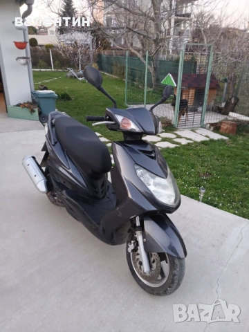 продавам много запазен скутер ,гаражен