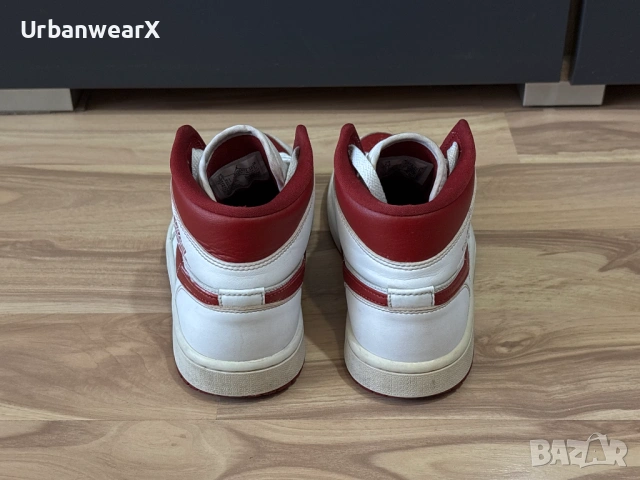 Кецове Nike Air Jordan 1 Mid Reverse Chicago, снимка 4 - Маратонки - 54403687