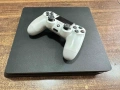 Продавам PlayStation 4 Slim 1TB + 1 джойстик, снимка 2