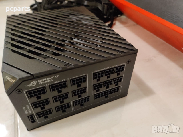 Захранване ASUS ROG THOR 1200W 80+ Platinum, снимка 3 - Захранвания и кутии - 54916056