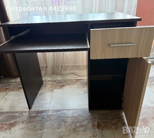 Продавам компютърно бюро в добро състояние. , снимка 2 - Бюра - 54573870