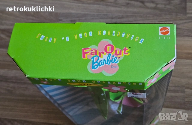 Колекционерска кукла Барби Far Out Barbie 1999, снимка 13 - Колекции - 55232654