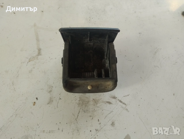 Пепелник Заден За Фолксваген Голф 3 1993г / VW Golf 3 1993y, снимка 2 - Части - 54955617