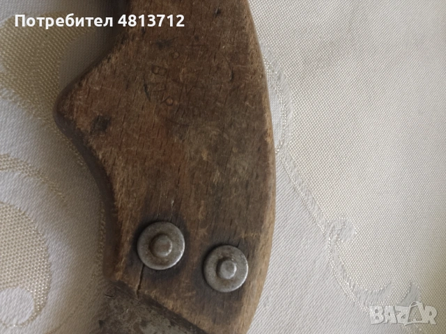 Ретро стар ръчен трион с дървена дръжка и метално острие, което може да е ръждясало., снимка 9 - Антикварни и старинни предмети - 54539277