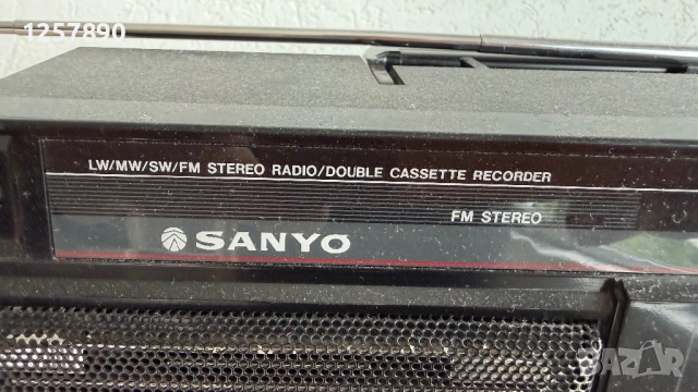 Касетофон Sanyo , снимка 2 - Радиокасетофони, транзистори - 54878420