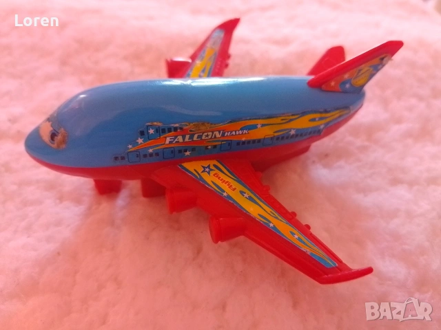 Подарявам две играчки багерче и самолетче, снимка 2 - Влакчета, самолети, хеликоптери - 54118330