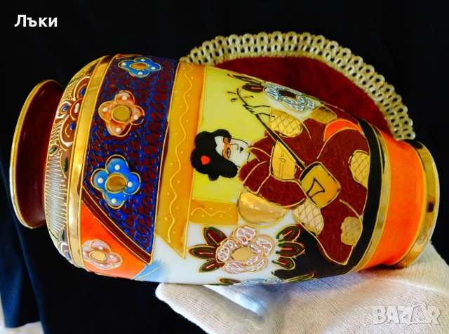 Японска порцеланова ваза Satsuma,злато,печат,гейша., снимка 4 - Вази - 54457502