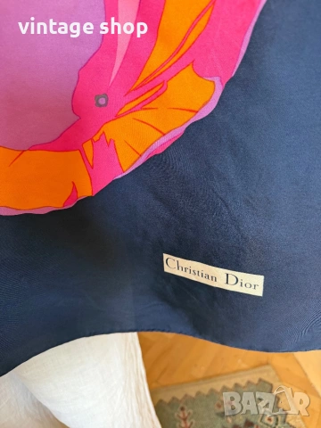 Копринен шал Christian Dior, снимка 4 - Шалове - 54181771