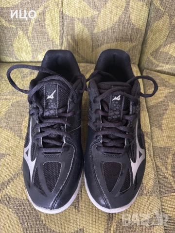 Детски маратонки за зала Mizuno , снимка 8 - Маратонки - 54264946