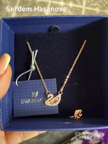 Swarovski swan колие, снимка 2 - Колиета, медальони, синджири - 54198987