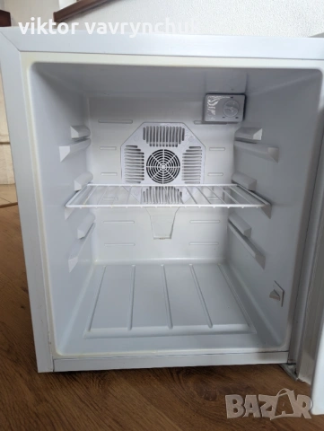 Мини хладилник Crown CR-48A (48L) – Употребяван, снимка 10 - Хладилници - 54082943