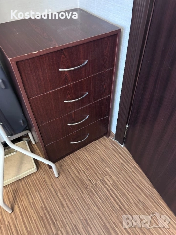 продавам скрин с 4 чекмеджета, снимка 2 - Скринове - 54319460