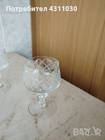 Нови кристални чаши в червена кадифена кутия от 80-те години, снимка 9 - Сервизи - 54203941