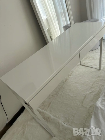 Бюро , тоалетна маса, ikea besta burs бял гланц, снимка 8 - Бюра - 53891594