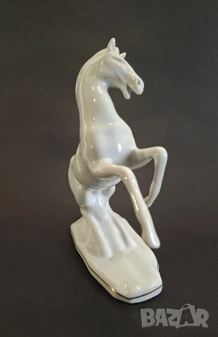 Порцеланова фигура на кон, снимка 2 - Статуетки - 53951698