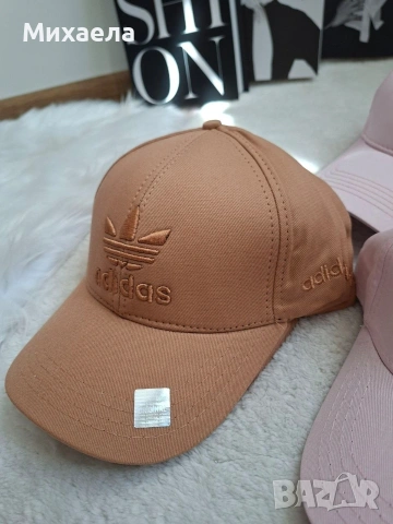 Дамски шапки с козирка Adidas и CK - 15€, снимка 2 - Шапки - 54660015